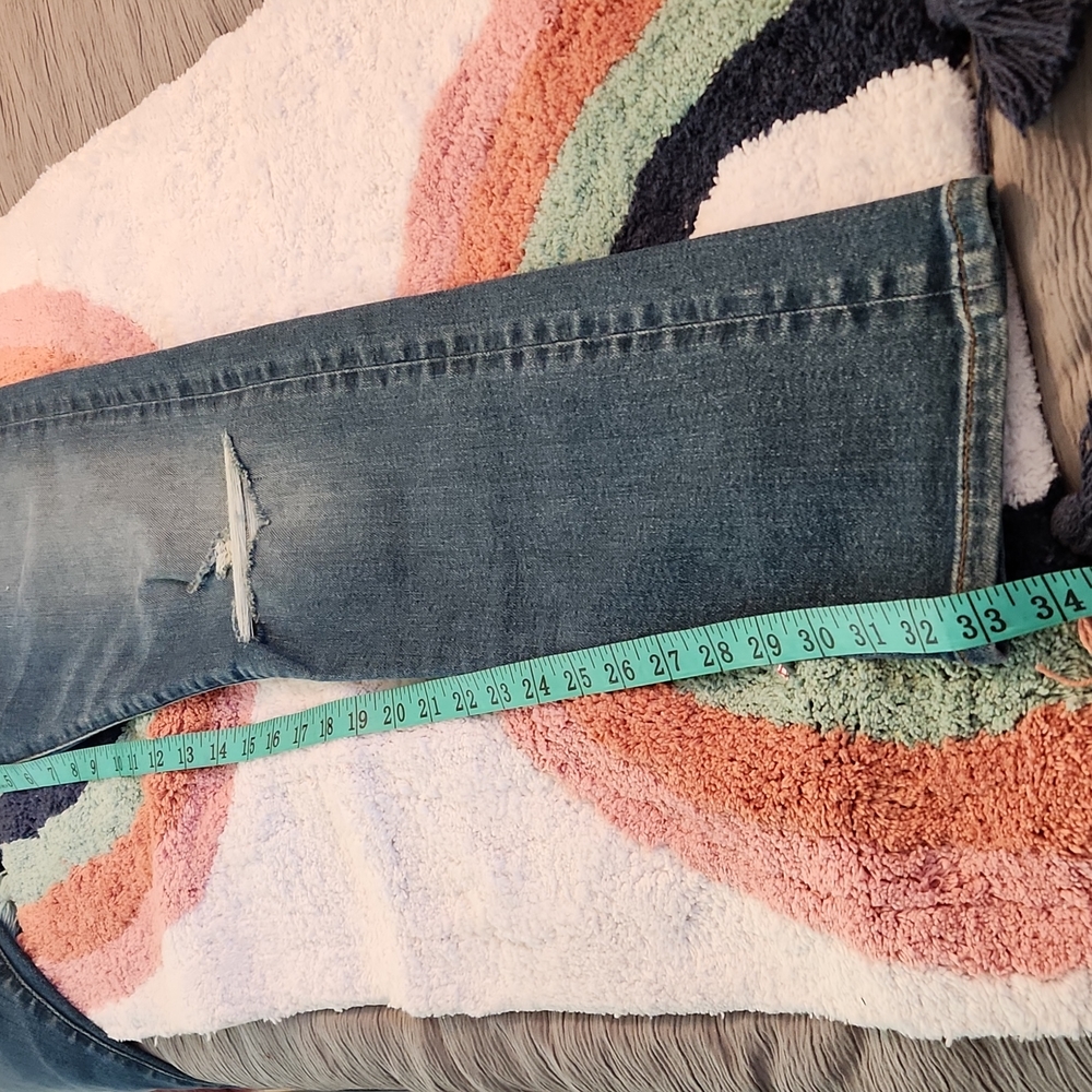 ***Lucky Brand distressed Jeans - Picture 5 of 11